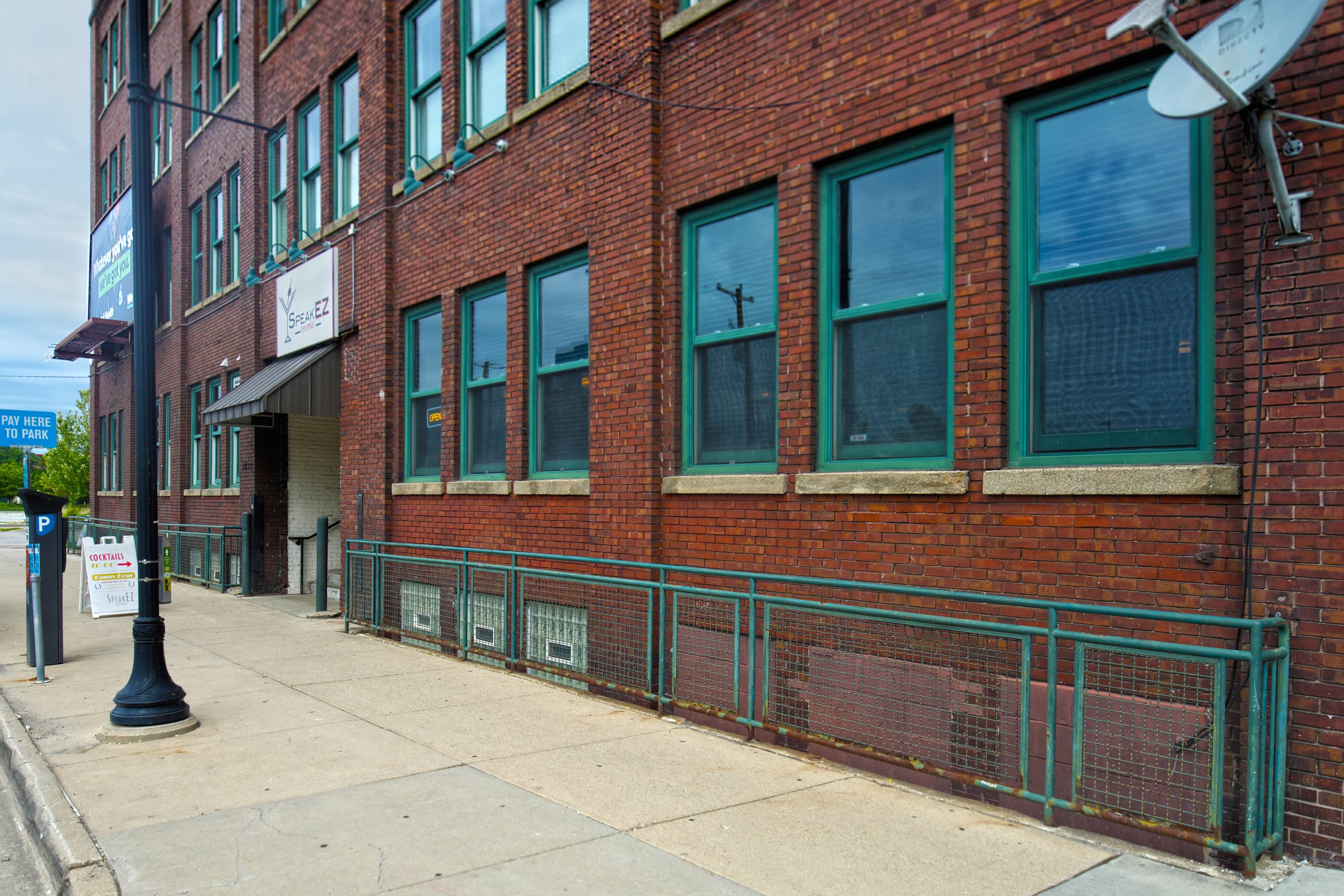 600 Monroe Ave NW — view 1