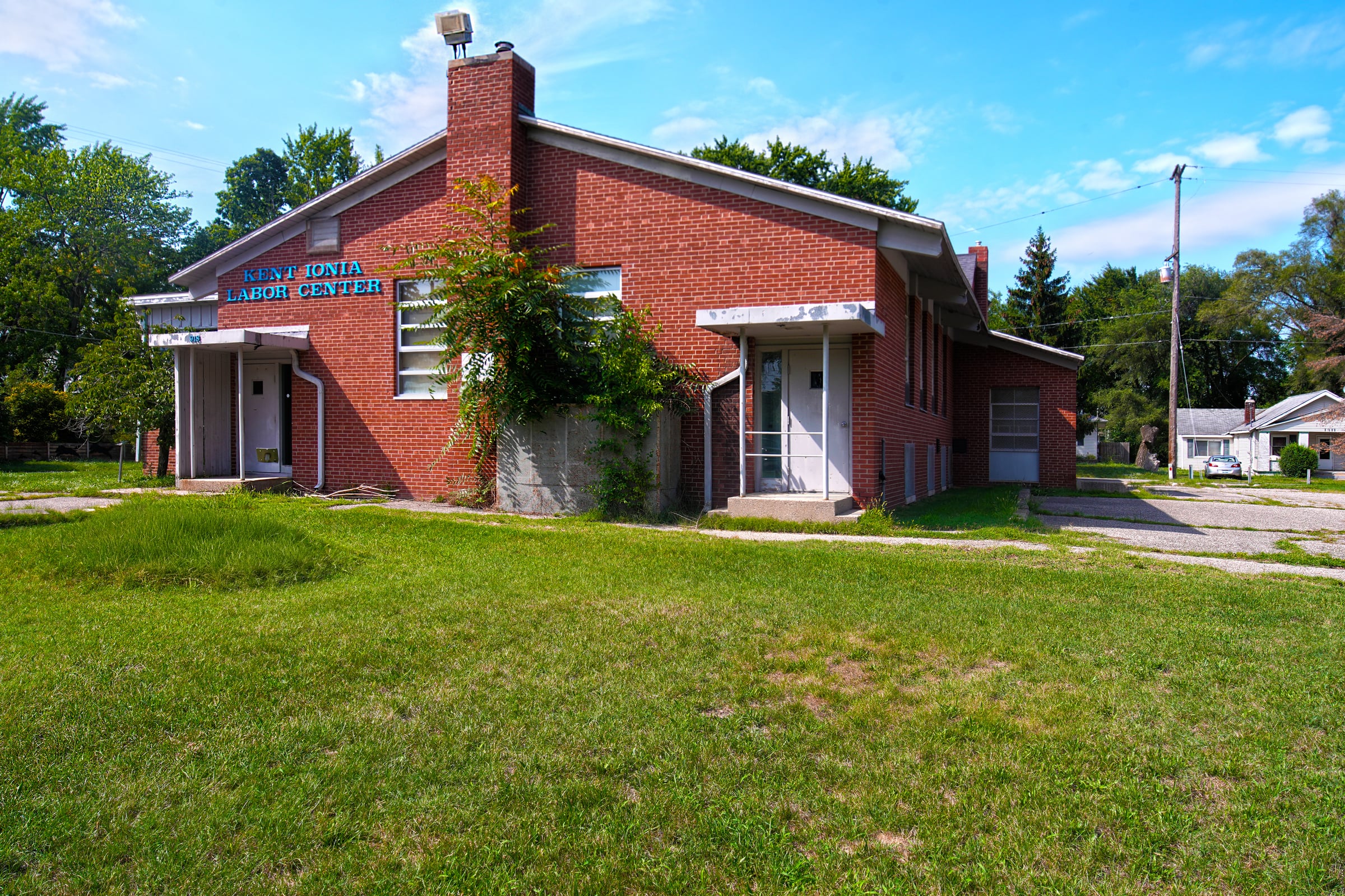 916 Benjamin Ave NE — view 3