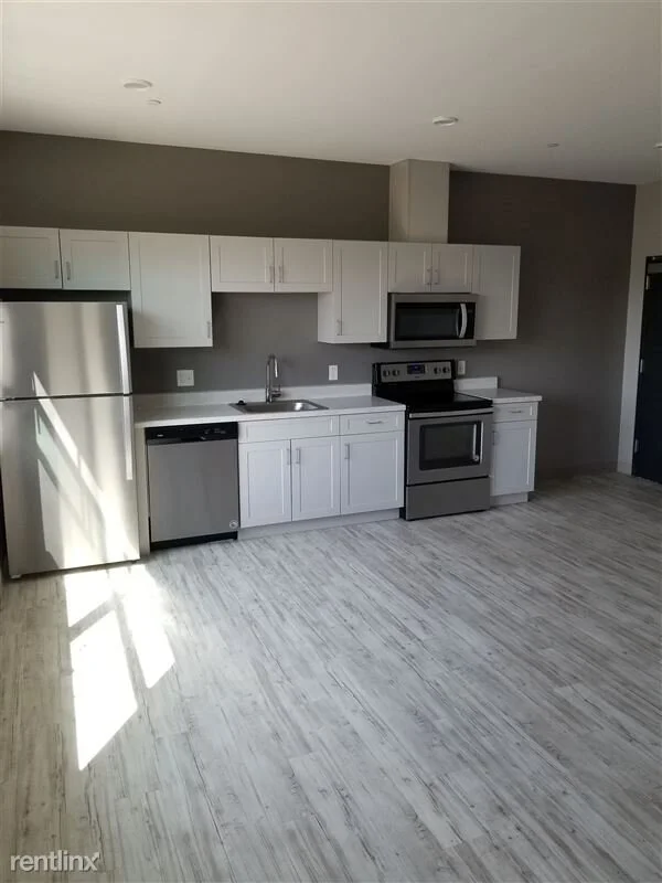 Leo & Alpine — view 4